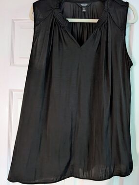 Vera Wang Black Sleeveless V-Neck Tunic